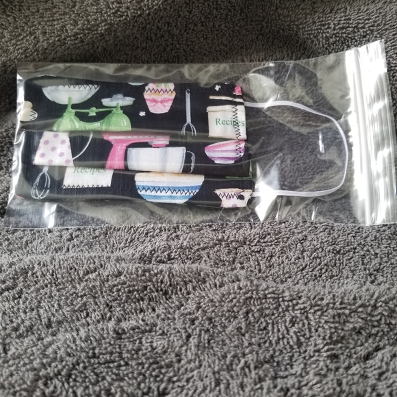 "Baking Master" style Face Mask - Kids Size - Picture 3 of 3